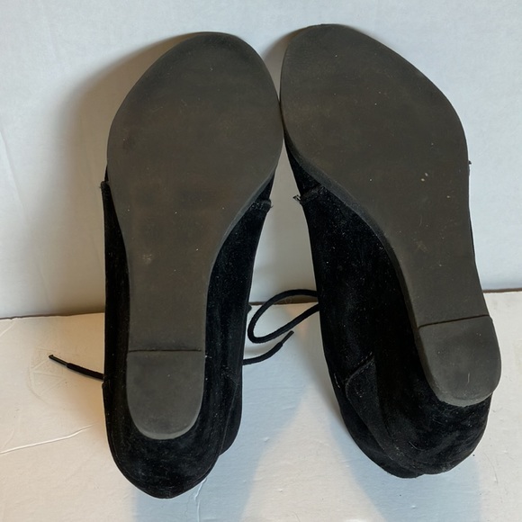 Madden Girl black suede wedge tie bootie size 6 - Picture 5 of 11